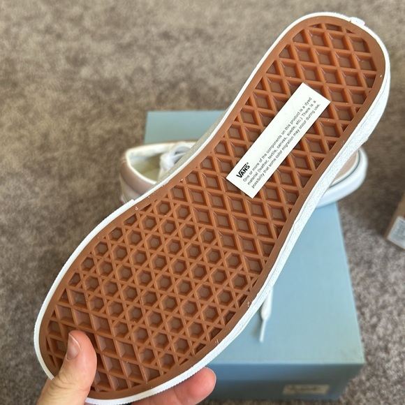 NWT - VANS 6.5 Light Mauve Old Skool Low Tops - Picture 2 of 4